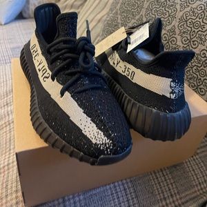 Yeezy Oreos deadstock